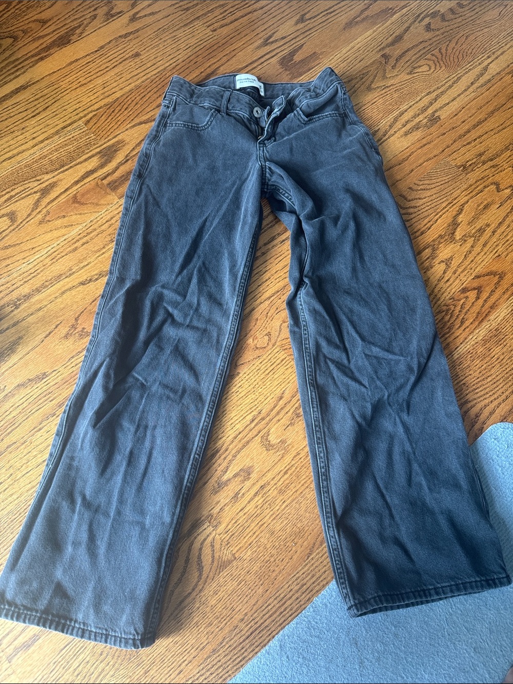 abercrombie kids Gray Low-Rise Baggy Jeans 9/10 long